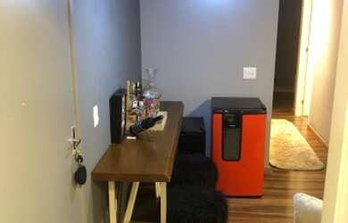 Imagem: O apartamento possui 2 Dormitórios, 1 Banheiro, 1 Vaga na garagem