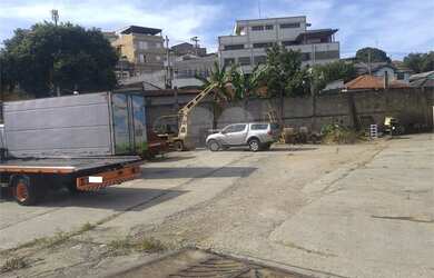 Imagem: O depósito possui 2 Vagas na garagem, 400m² de Área e está