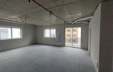 Imagem: O depósito possui 3 Vagas na garagem, 128m² de Área e Imóvel