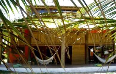 Imagem: A casa em condomínio possui 5 Dormitórios, 5 Banheiros, 540m²