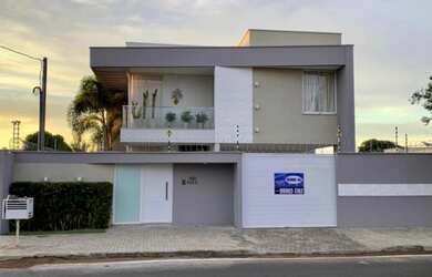 Imagem: A casa possui 440m² de Área e Imóvel mobiliado e está localizado