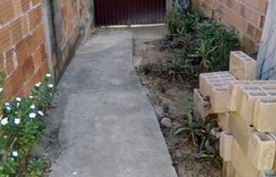 Imagem: A casa possui 2 Dormitórios, 2 Banheiros, 1 Vaga na garagem