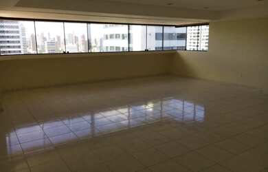 Imagem: O apartamento possui 3 Dormitórios, 5 Banheiros, 2 Vagas na