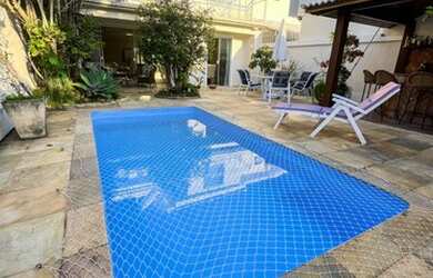 Imagem: A casa em condomínio possui 5 Dormitórios, 5 Banheiros, 4