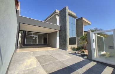 Imagem: A casa em condomínio possui 3 Dormitórios, 5 Banheiros, 4