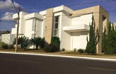 Imagem: A casa em condomínio possui 5 Dormitórios, 5 Banheiros, 5