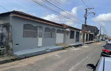 Imagem: A casa possui 3 Dormitórios, 3 Banheiros, 3 Vagas na garagem