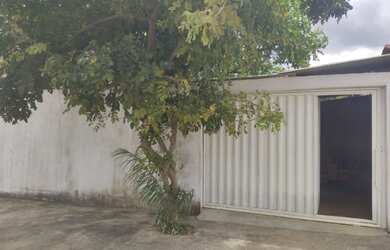 Imagem: A casa possui 3 Dormitórios, 2 Banheiros, 1 Vaga na garagem