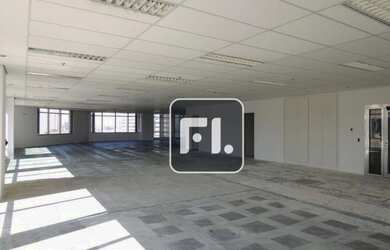 Imagem: O depósito possui 5 Vagas na garagem, 678m² de Área e está