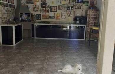 Imagem: A casa possui 2 Dormitórios, 2 Banheiros, 2 Vagas na garagem