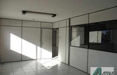 Imagem: O depósito possui 4 Vagas na garagem e 234m² de Área e está