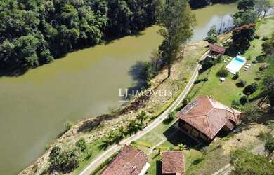 Imagem: A fazenda possui 900m² de Área, Piscina, Varanda, Lareira