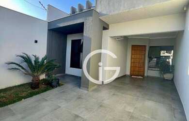 Imagem: A casa possui 2 Dormitórios, 2 Banheiros, 2 Vagas na garagem