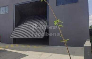 Imagem: O depósito possui 255m² de Área e está localizado em Chácara