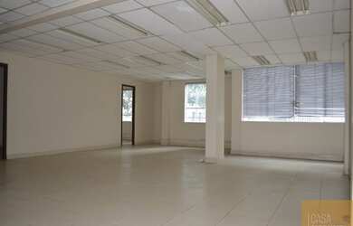 Imagem: O depósito possui 168m² de Área e está localizado em Centro