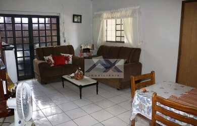 Imagem: A casa possui 3 Dormitórios, 3 Banheiros, 2 Vagas na garagem