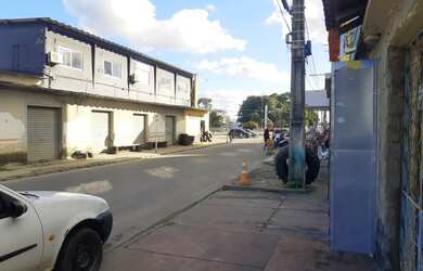 Imagem: A casa possui 3 Dormitórios, 2 Banheiros, 1 Vaga na garagem