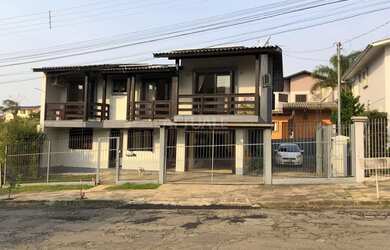 Imagem: A casa possui 5 Dormitórios, 3 Banheiros, 2 Vagas na garagem