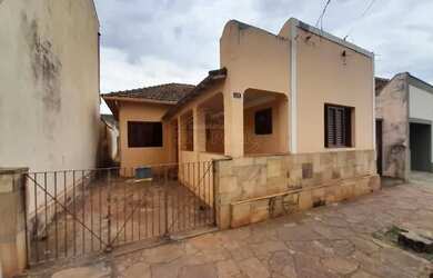 Imagem: A casa possui 2 Dormitórios, 1 Banheiro, 191m² de Área e