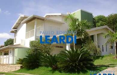 Imagem: A casa em condomínio possui 5 Dormitórios, 5 Banheiros, 4