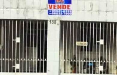 Imagem: A casa possui 3 Dormitórios, 4 Banheiros e 2 Vagas na garagem