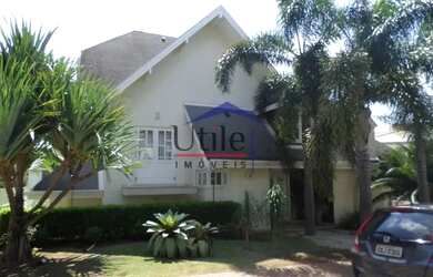 Imagem: A casa em condomínio possui 4 Dormitórios, 5 Banheiros, 5