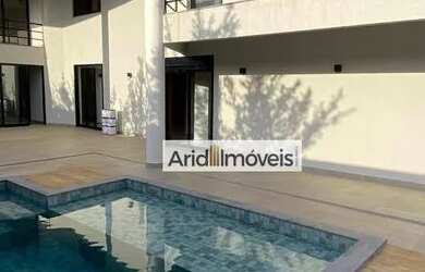 Imagem: A casa em condomínio possui 4 Dormitórios, 5 Banheiros, 4