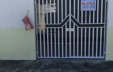 Imagem: A casa possui 2 Dormitórios, 1 Banheiro, 2 Vagas na garagem