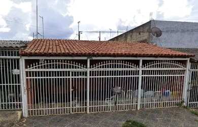 Imagem: A casa possui 1 Dormitório, 1 Banheiro, 1 Vaga na garagem e