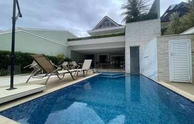 Imagem: A casa em condomínio possui 5 Dormitórios, 5 Banheiros, 4