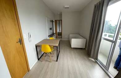 Imagem: O apartamento possui 1 Dormitório, 1 Banheiro, 1 Vaga na garagem