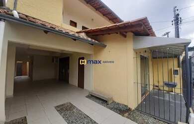 Imagem: A casa possui 3 Dormitórios, 3 Banheiros, 170m² de Área e