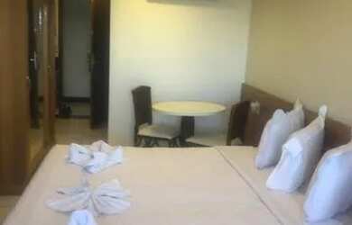 Imagem: O apartamento possui 1 Dormitório, 1 Banheiro, 1 Vaga na garagem