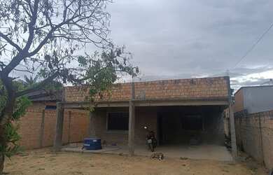 Imagem: A casa possui 3 Dormitórios, 1 Banheiro e está localizado