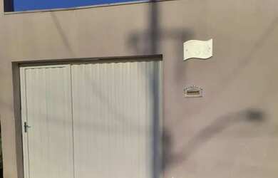 Imagem: A casa possui 2 Dormitórios, 2 Banheiros, 1 Vaga na garagem