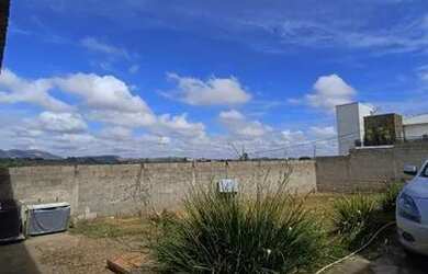 Imagem: A casa possui 2 Dormitórios, 1 Banheiro, 4 Vagas na garagem