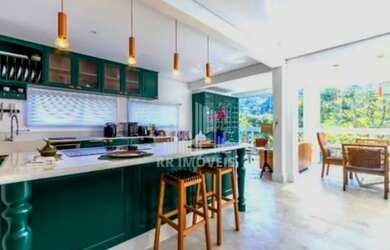 Imagem: A casa em condomínio possui 4 Dormitórios, 5 Banheiros, 4