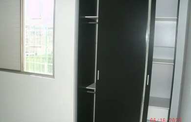 Imagem: O apartamento possui 2 Dormitórios, 1 Banheiro, 1 Vaga na garagem