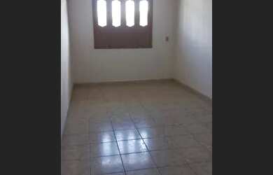 Imagem: A casa possui 2 Dormitórios, 1 Banheiro e está localizado