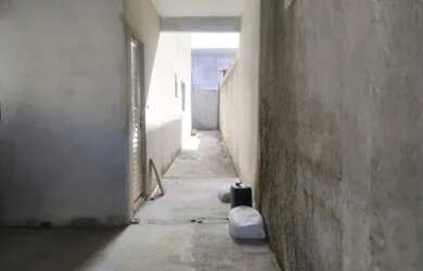 Imagem: A casa possui 3 Dormitórios, 1 Banheiro, 1 Vaga na garagem