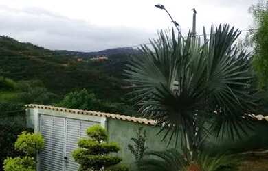 Imagem: A casa possui 2 Dormitórios, 2 Banheiros, 4 Vagas na garagem