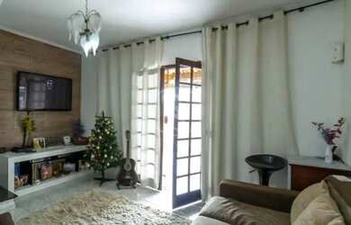 Imagem: A casa possui 2 Dormitórios, 3 Banheiros, 2 Vagas na garagem