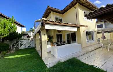 Imagem: A casa em condomínio possui 4 Dormitórios, 2 Banheiros, 3