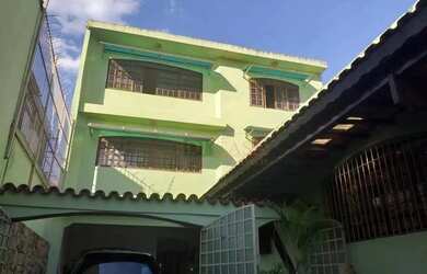 Imagem: O depósito possui 4 Vagas na garagem, 398m² de Área e está