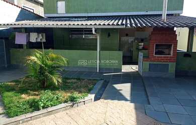 Imagem: A casa possui 3 Dormitórios, 2 Banheiros e 159m² de Área