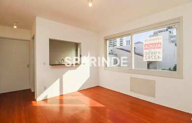 Imagem: O apartamento possui 1 Dormitório, 1 Banheiro, 1 Vaga na garagem