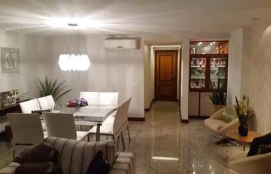 Imagem: O apartamento possui 4 Dormitórios, 5 Banheiros, 3 Vagas na