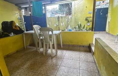 Imagem: A casa possui 3 Dormitórios, 2 Vagas na garagem e está localizado