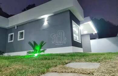 Imagem: A casa possui 2 Dormitórios, 2 Banheiros, 2 Vagas na garagem