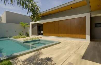 Imagem: A casa em condomínio possui 4 Dormitórios, 2 Banheiros, 5